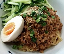 汁なし担々麺